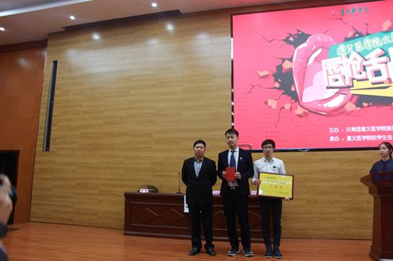 说明: C:\Users\Administrator\Desktop\辩论赛照片\IMG_3240(2).JPG