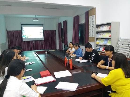 说明: C:\Users\Administrator\Desktop\2017年兼职辅导员、研究生会\兼职辅导员交流培训会\20170928_195815.jpg
