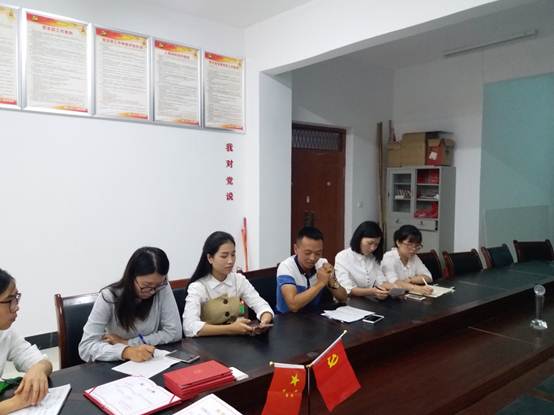 说明: C:\Users\Administrator\Desktop\2017年兼职辅导员、研究生会\兼职辅导员交流培训会\20170928_200201.jpg
